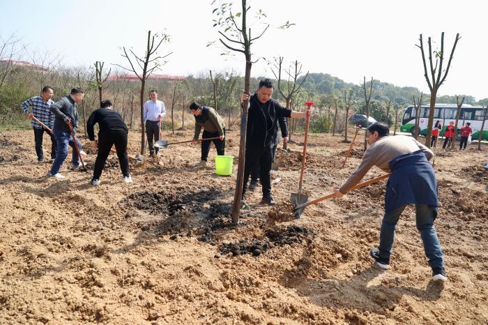 第46个植树节 “国际湿地城市”南昌掀起全民义务植树热潮