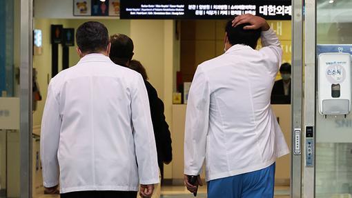 韩政府坚持推进医改计划 高校医学系教授开始集体辞职