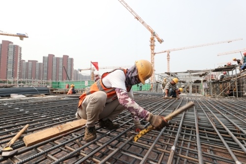 雄安新区中国中化总部大厦项目主体结构封顶