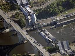 美国大桥坍塌事故有进展 撞桥货船的黑匣子已找到！