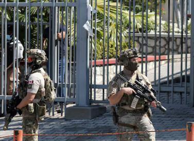 枪声不断！海地警方与黑帮在总统府附近激烈交火