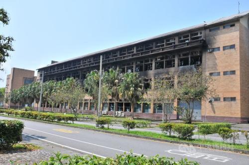 疑似地震引发大火延烧近24小时 台湾东华大学宣布线上上课