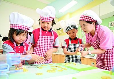 劳动教育延伸至幼儿园：关于3至6岁学龄前幼儿教育的探索