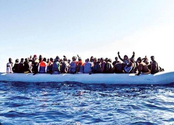 非洲难民船在吉布提海岸附近倾覆 至少38人遇难