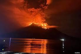印尼火山喷发 马来西亚多家航司取消飞往沙巴、沙捞越航班