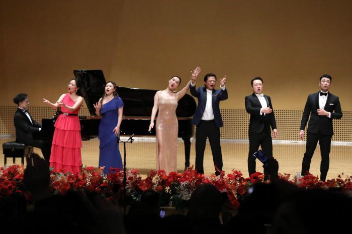 莫华伦携香港歌剧院歌唱家“唱响”山西大剧院
