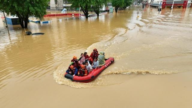 广东11条河流出现超警洪水