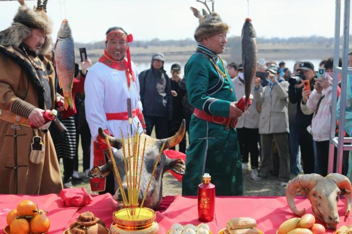 梅里斯达斡尔族区第六届纳文慕仁祭江盛典举行 南北游客畅享文旅盛宴