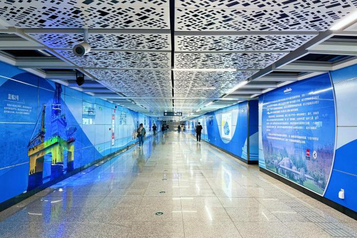 “海洋强国”主题文化长廊亮相西安地铁 彰显中国海洋科技力量
