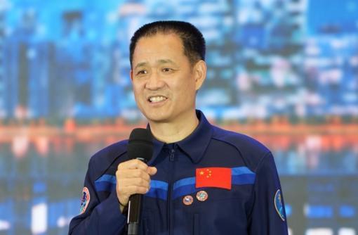 杨利伟荣获钱学森最高成就奖  聂海胜当选中国航天公益形象大使