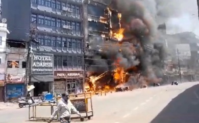 印度东北部一酒店发生火灾已致6人死亡