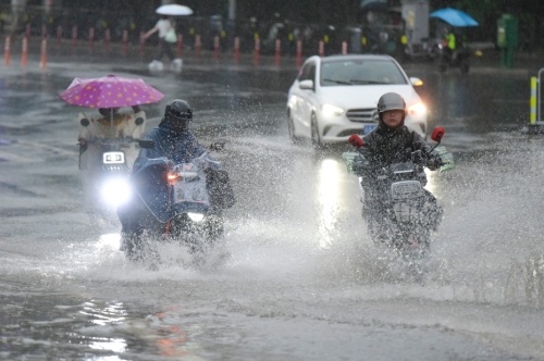 中国气象局：4月全国共发生8次区域性暴雨过程 较常年同期明显偏多