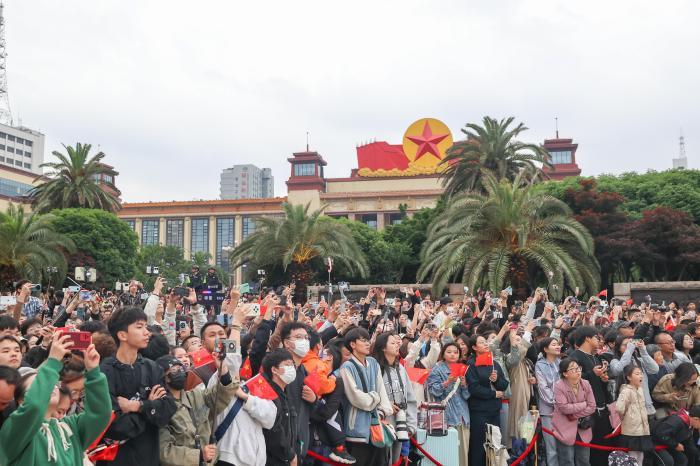 “五一”国际劳动节 “英雄城”江西南昌举行升旗仪式