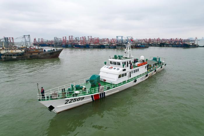 广西海警局联合渔政开展海上巡航管控