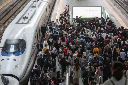 “五一”假期首日中国铁路单日旅客发送量创历史新高