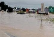 美国得州部分地区因强降雨和洪水发布强制疏散令