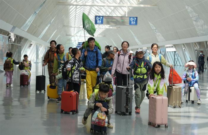 “五一”假期迎客流高峰 银川客运段单日运送旅客量创历史新高
