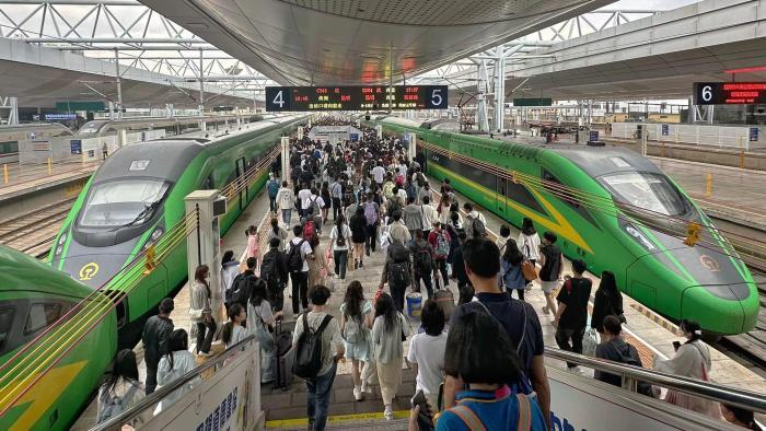 “五一”假期云南铁路发送旅客216.5万人次 创多项历史纪录