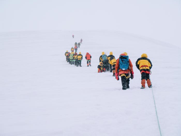 第二十二届玉珠峰登山大会闭幕 71人成功登顶