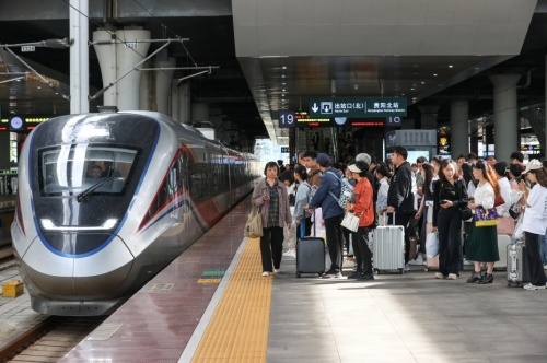 广西“五一”假期发送旅客超676万人次 定制客运“走红”