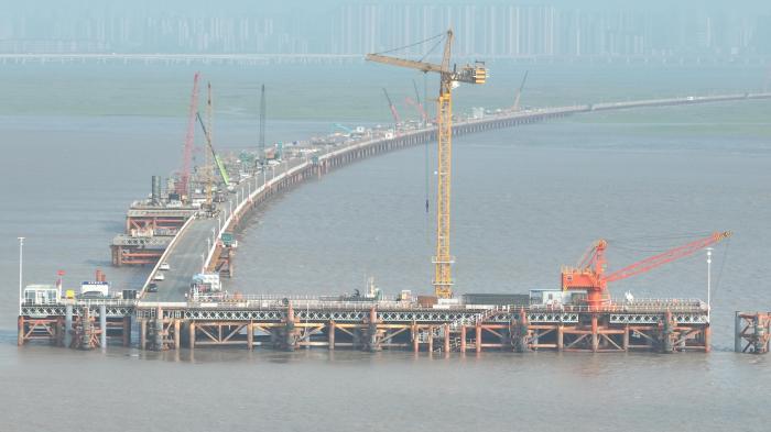 南岸桩基施工破千根 杭州湾跨海铁路大桥建设提速