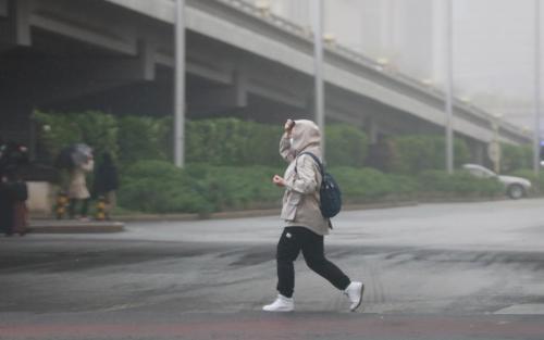 雷雨天气来袭 北京发布大风、雷电双预警