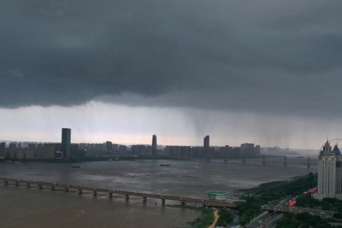 強對流預警！北京、天津等地將有8至10級雷暴大風或冰雹天氣
