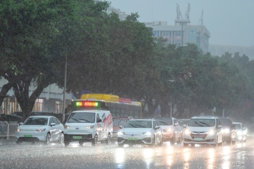 中央氣象臺發布暴雨藍色預警