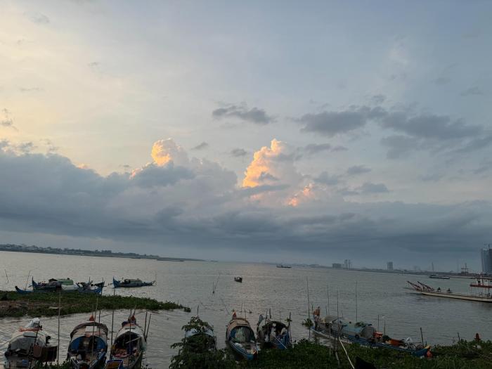 探访柬埔寨洞里萨河“水上浮村”渔民生活