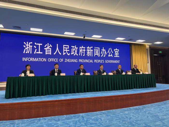 中国电科首次系统展示数字领域五“新”实践 “电科机器人1号”受瞩目