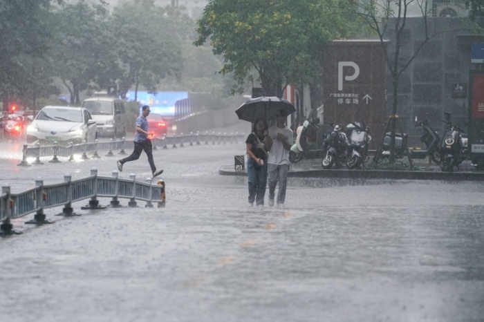 中央氣象臺發布暴雨藍色預警 北京等地部分地區有大到暴雨