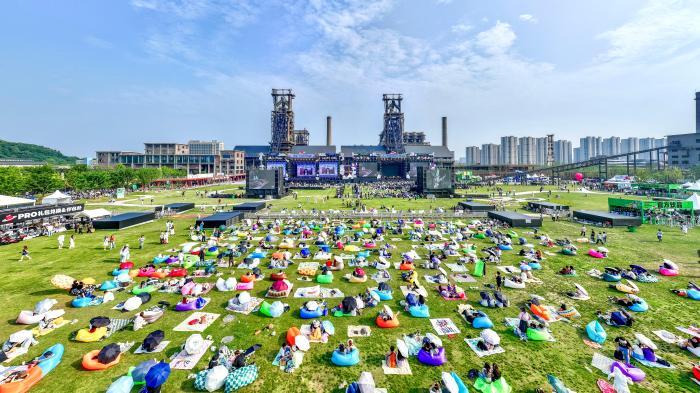 草莓音樂節唱響杭州大運河杭鋼公園 音樂激活工業遺存