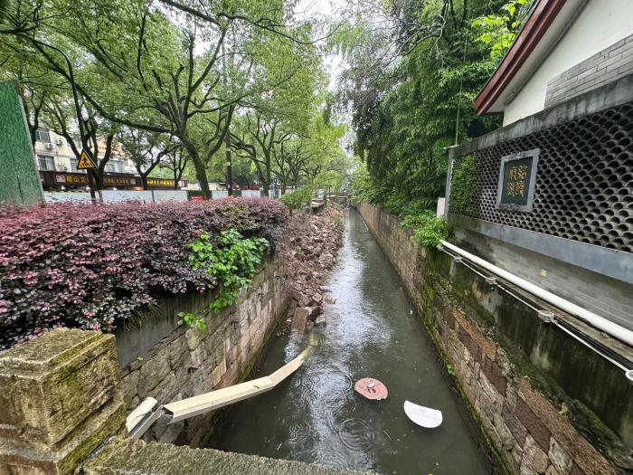 浙江紹興投醪河部分河坎坍塌 初判系降雨等因素所致