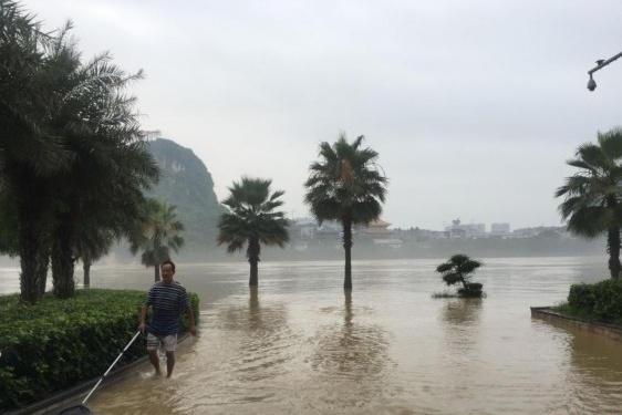 長(zhǎng)江中下游強(qiáng)降雨天氣持續(xù) 國(guó)家防總向江西、湖南派專家組指導(dǎo)工程巡查防守