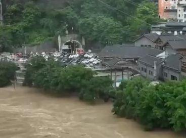 轉(zhuǎn)移、安置、巡堤查險(xiǎn)……全國(guó)多地強(qiáng)降雨 各地各部門(mén)搶險(xiǎn)救援在行動(dòng)