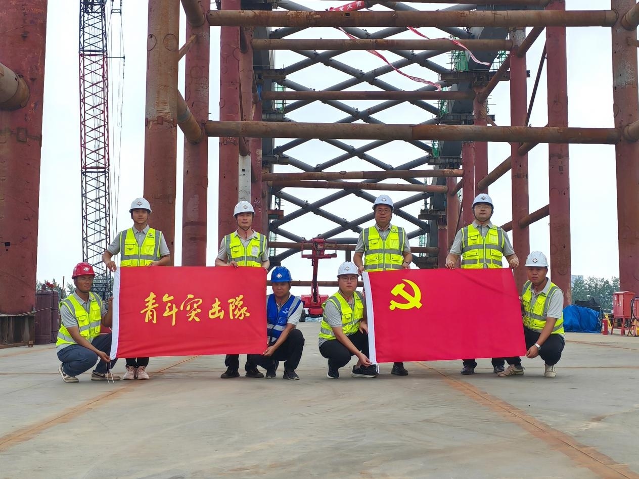 濟南城建集團揚州二里橋路跨京杭運河，實現主橋鋼結構全線合龍