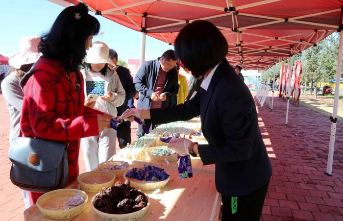 “中國最冷小鎮(zhèn)”呼中：林下產(chǎn)品金秋惠民文化大集開集