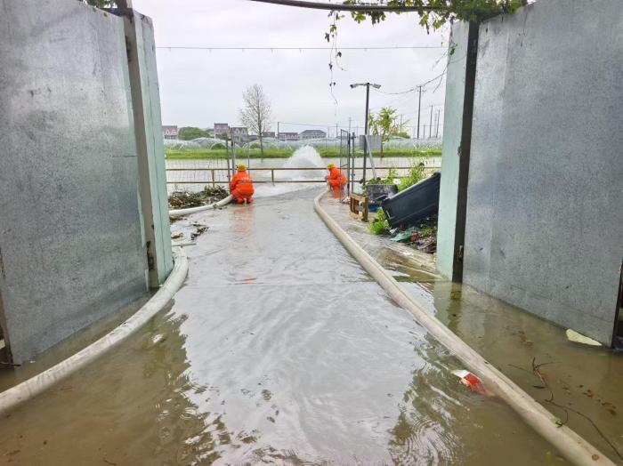 臺風“普拉桑”過境后暴雨侵襲申城 28輛移動泵車出動搶排積水