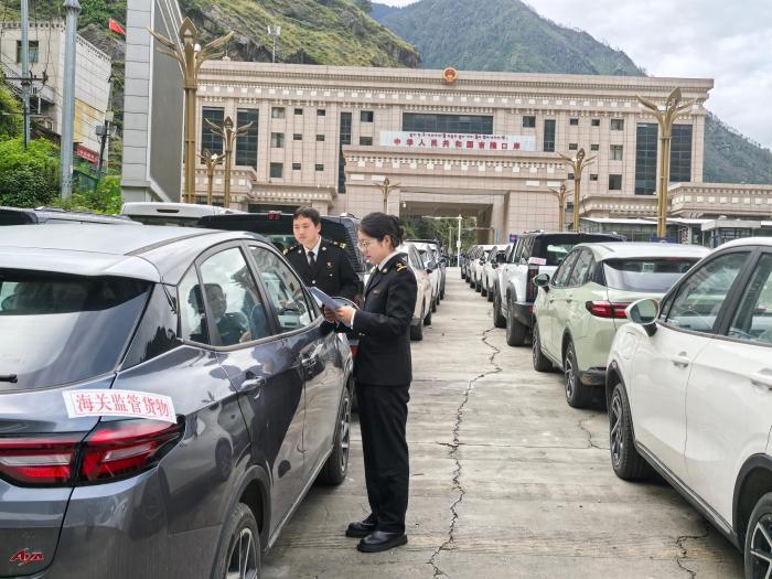 今年1月至9月 西藏吉隆口岸國產新能源汽車出口量創(chuàng)近三年新高