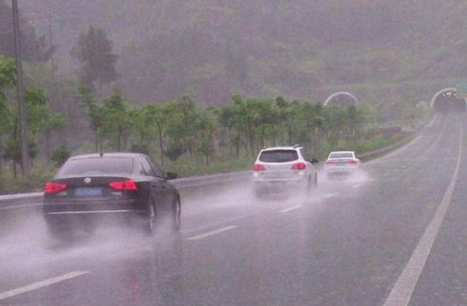 山東發(fā)布暴雨藍(lán)色預(yù)警 10市局部大暴雨