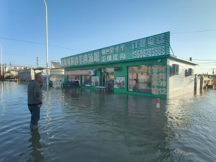 多地出現海水倒灌 氣象專家：與風暴潮疊加天文大潮有關