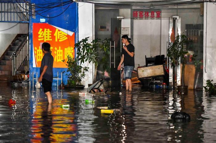 強降雨致海南三亞現內澇