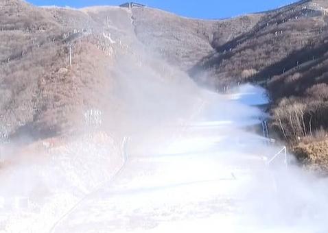 北方各地滑雪場紛紛啟動(dòng)造雪和景區(qū)提質(zhì)改造工作 提前布局冰雪經(jīng)濟(jì)