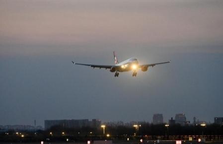 海南航空客機起飛階段發動機遭鳥擊 機組迅速返航