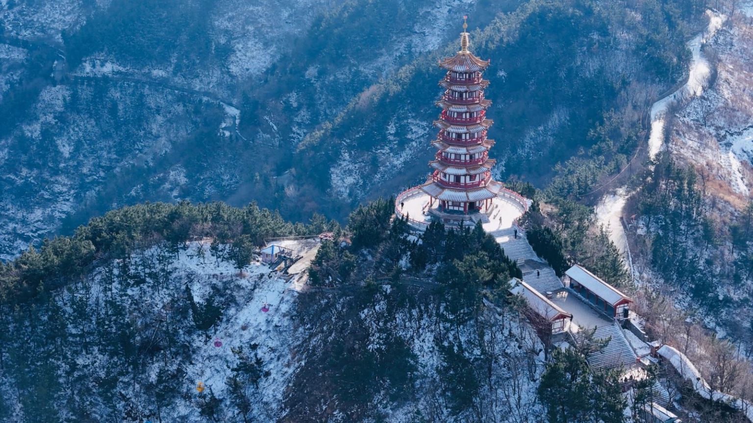 煙臺雪后初霽，芝罘山海風光一覽無余。