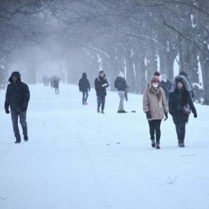 英國(guó)德國(guó)遭遇強(qiáng)降雪 交通混亂供電中斷