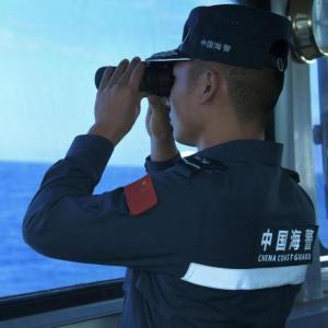 春節期間，中國海警值守南海黃巖島海域