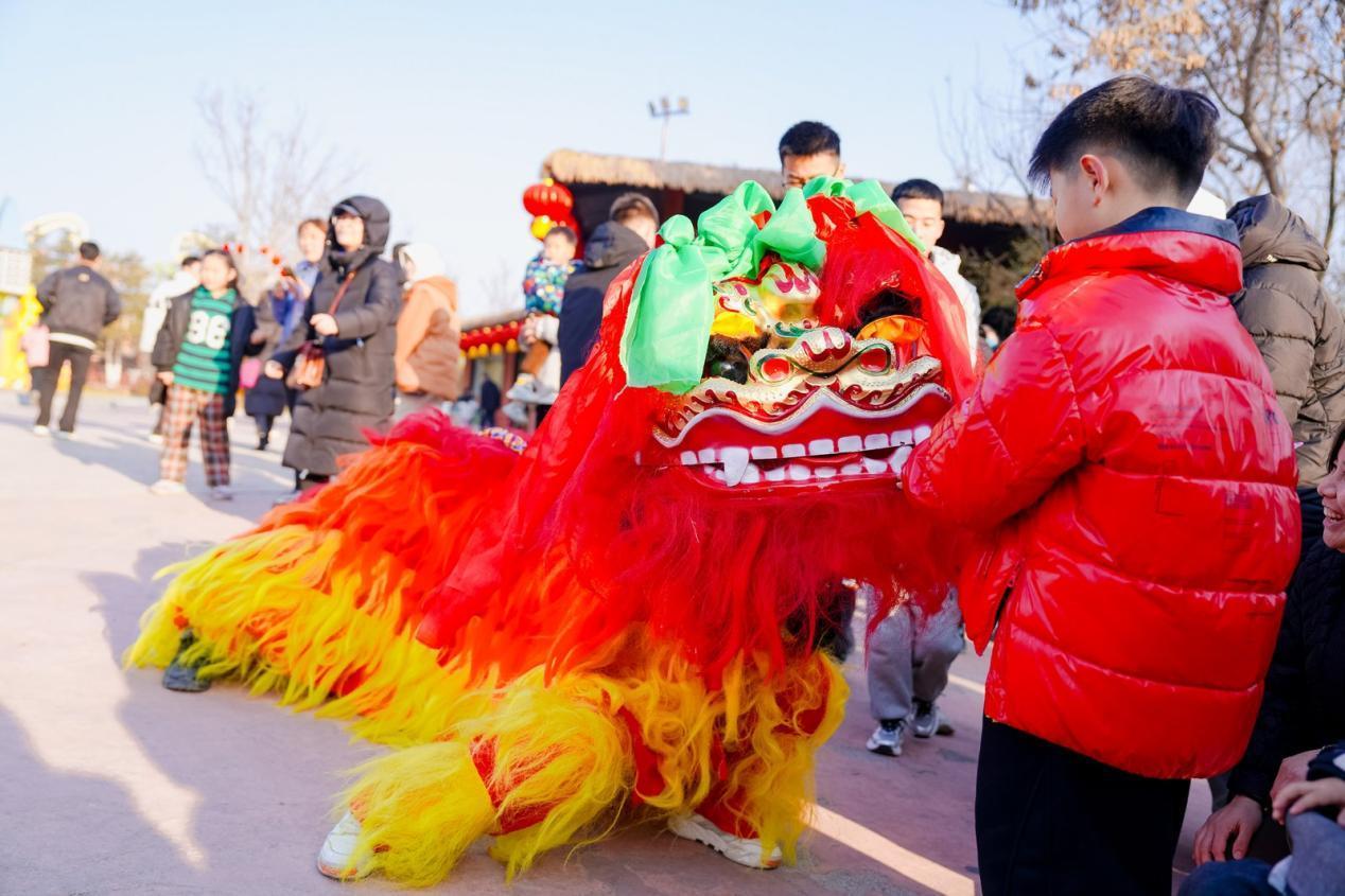 “泉”在濟(jì)南過大年丨濟(jì)南文旅打造動(dòng)物世界春節(jié)歡樂海洋