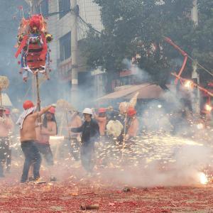 新春走基層|獨(dú)特舞龍活動(dòng)把這里元宵節(jié)的氛圍感拉滿