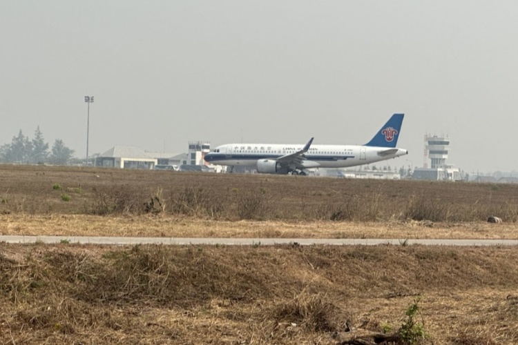 中方包機(jī)接回從緬甸電詐園區(qū)遣返的中國籍人員